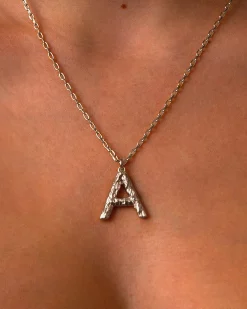 Collier Avec Lettre Initiale Texturée En Argent